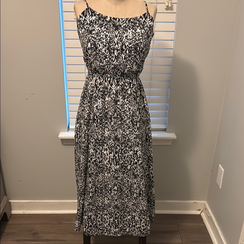 DKNY Black and White Sleeveless Midi Sundress